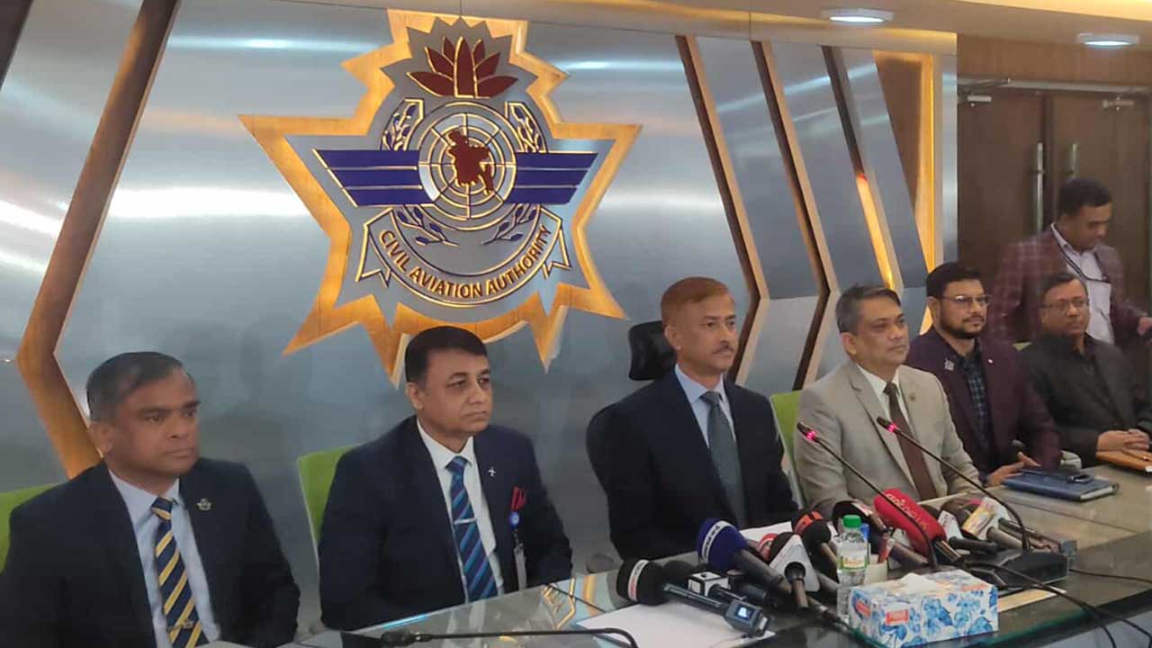 ‘ইমপোর্ট কুরিয়ার সেকশন থেকে আগুনের সূত্রপাত বলে মনে হচ্ছে’: বেবিচক চেয়ারম্যান